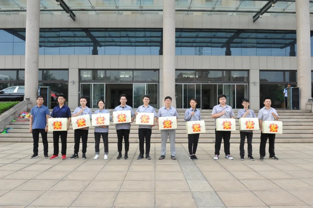 集体冠军1.webp (1).jpg