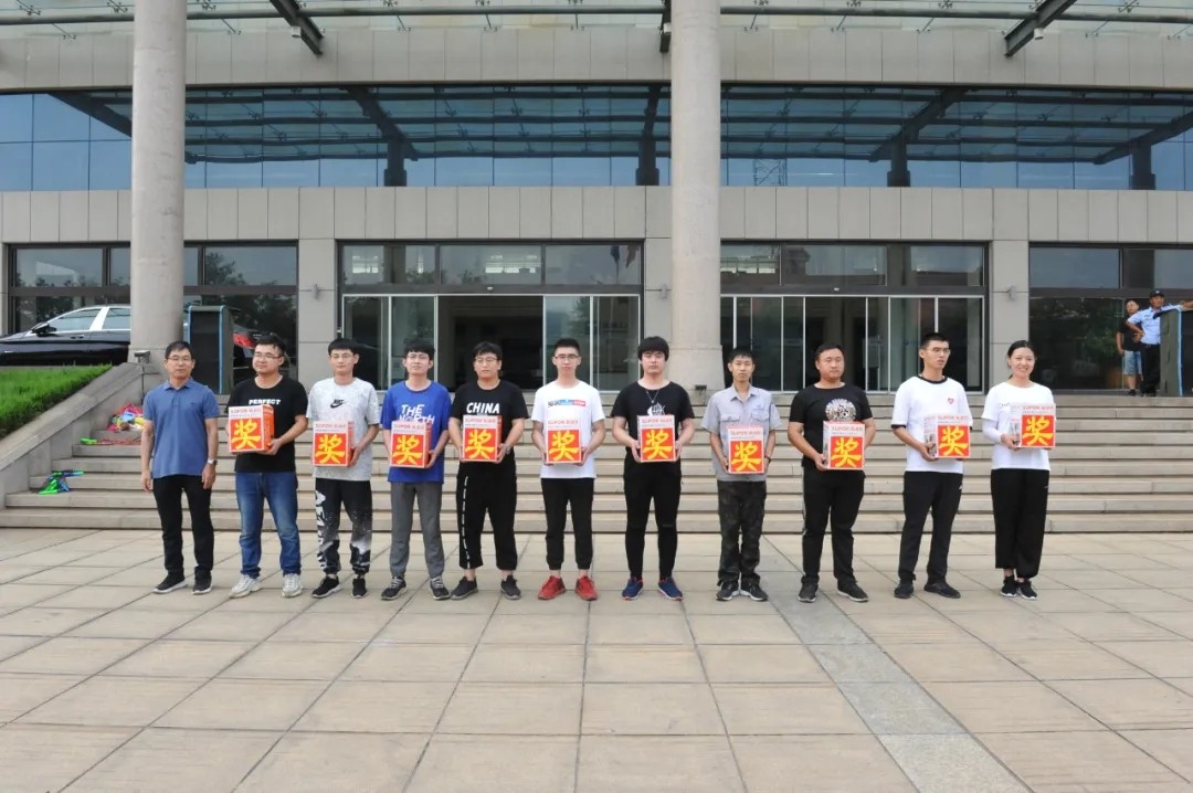 集体冠军1.webp (4).jpg